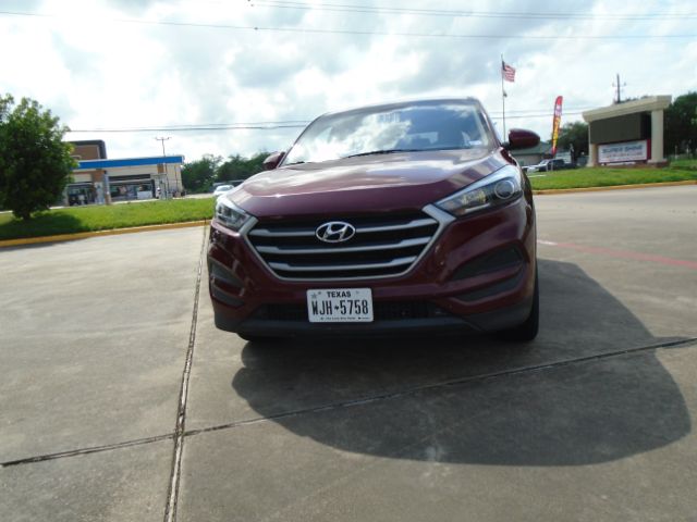 Photo 2 of 2018 Hyundai Tucson SE for sale in Houston, TX