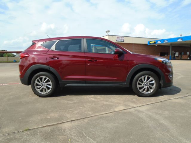 Photo 4 of 2018 Hyundai Tucson SE for sale in Houston, TX