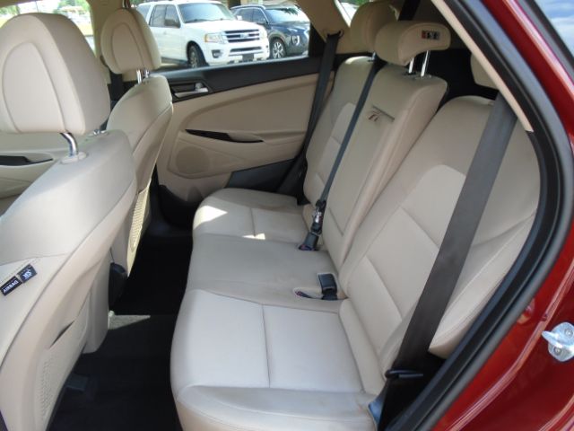 Photo 10 of 2018 Hyundai Tucson SE for sale in Houston, TX