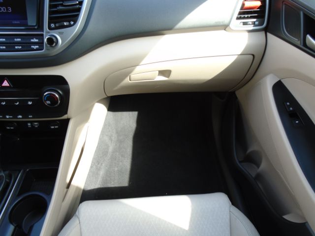 Photo 16 of 2018 Hyundai Tucson SE for sale in Houston, TX