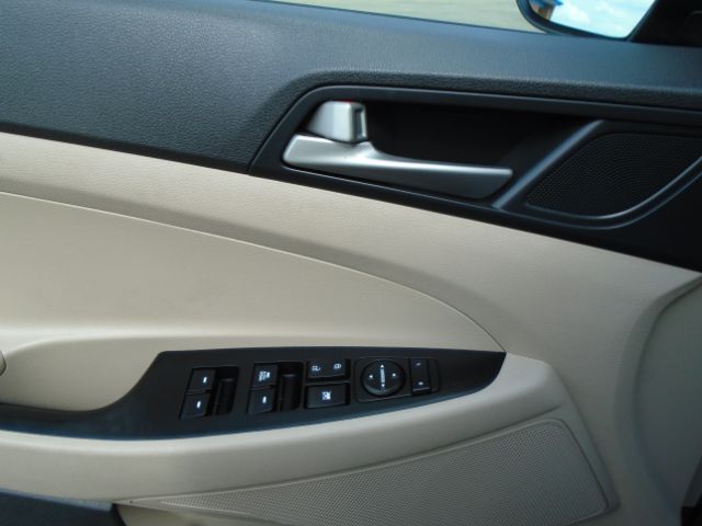 Photo 17 of 2018 Hyundai Tucson SE for sale in Houston, TX