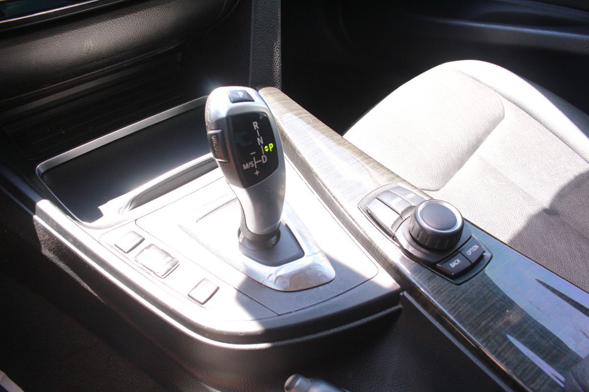 Photo 33 of 2018 BMW 320i 3-series for sale in Cypress, TX