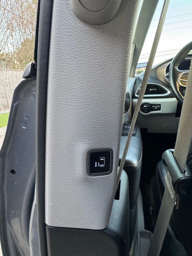 Photo 28 of 2019 Chrysler Pacifica Touring for sale in Katy, TX