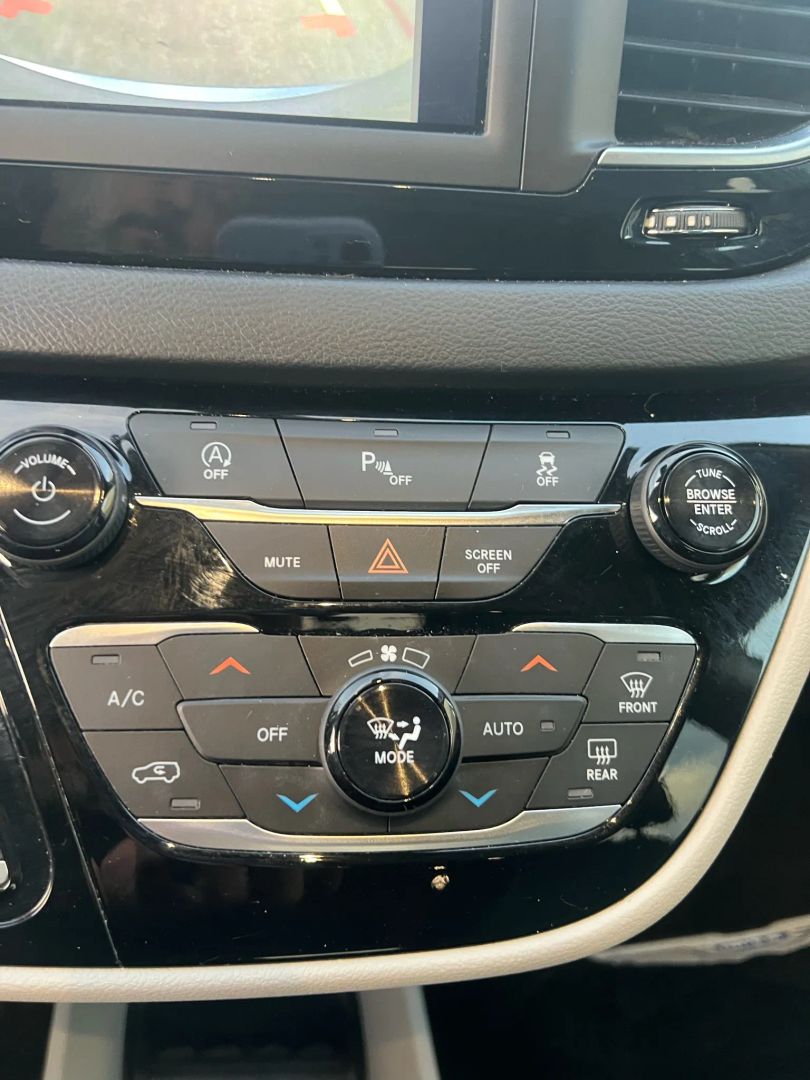 Photo 53 of 2019 Chrysler Pacifica Touring for sale in Katy, TX