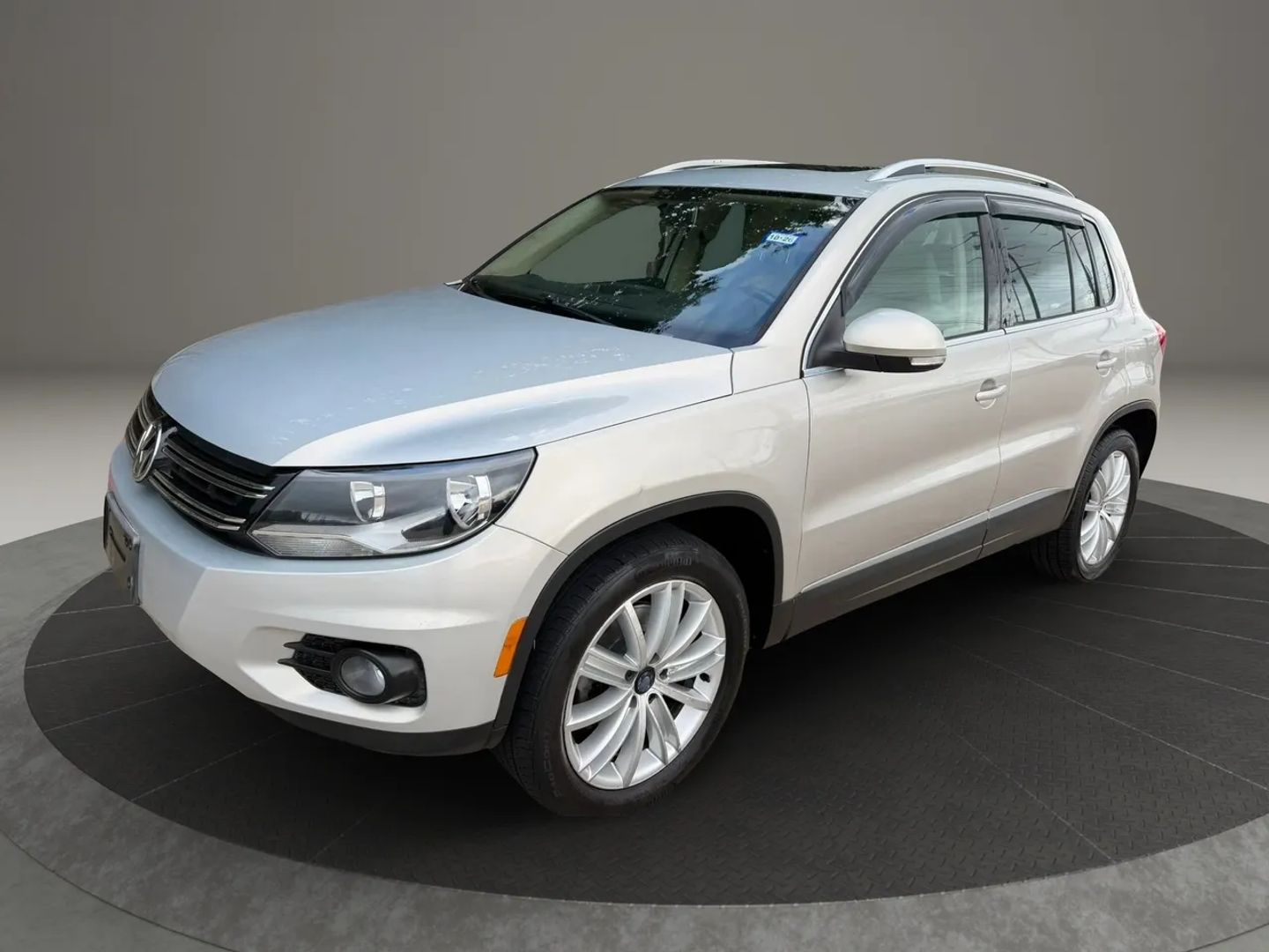 Photo 2 of 2013 Volkswagen Tiguan for sale in Katy, TX