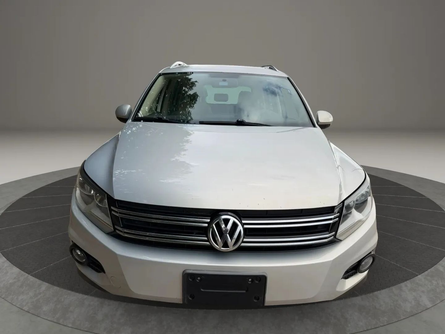 Photo 4 of 2013 Volkswagen Tiguan for sale in Katy, TX