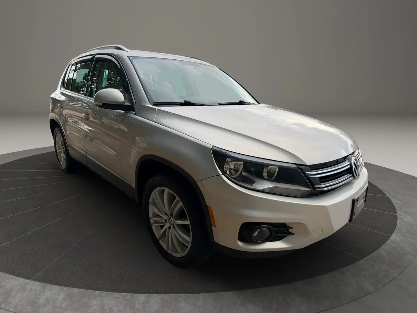 Photo 6 of 2013 Volkswagen Tiguan for sale in Katy, TX