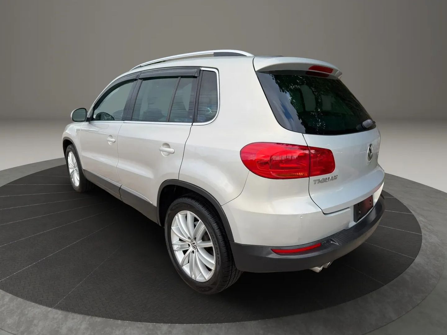 Photo 12 of 2013 Volkswagen Tiguan for sale in Katy, TX