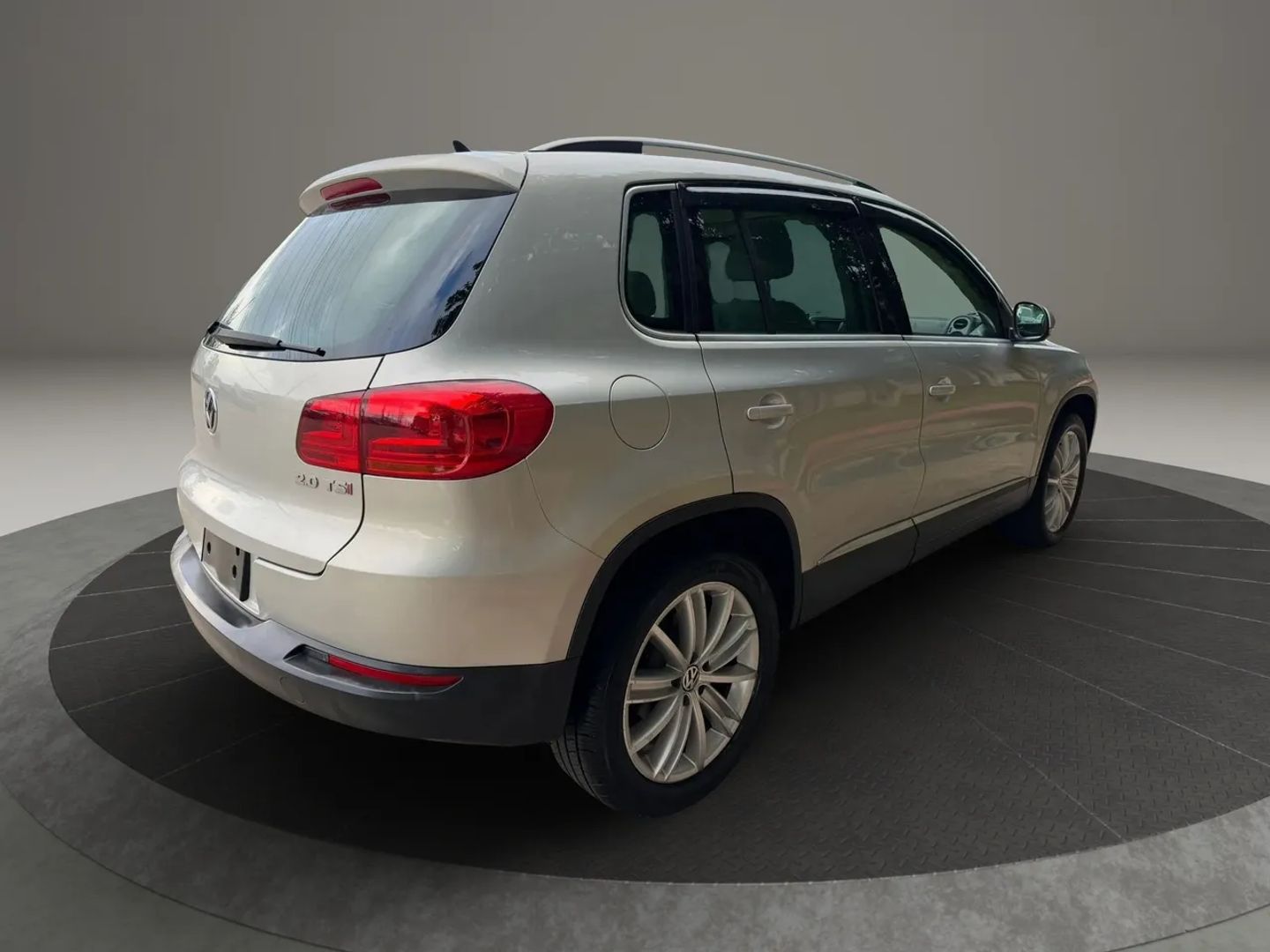Photo 7 of 2013 Volkswagen Tiguan for sale in Katy, TX
