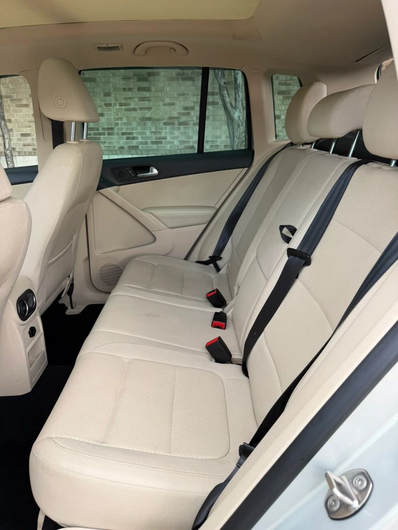 Photo 17 of 2013 Volkswagen Tiguan for sale in Katy, TX