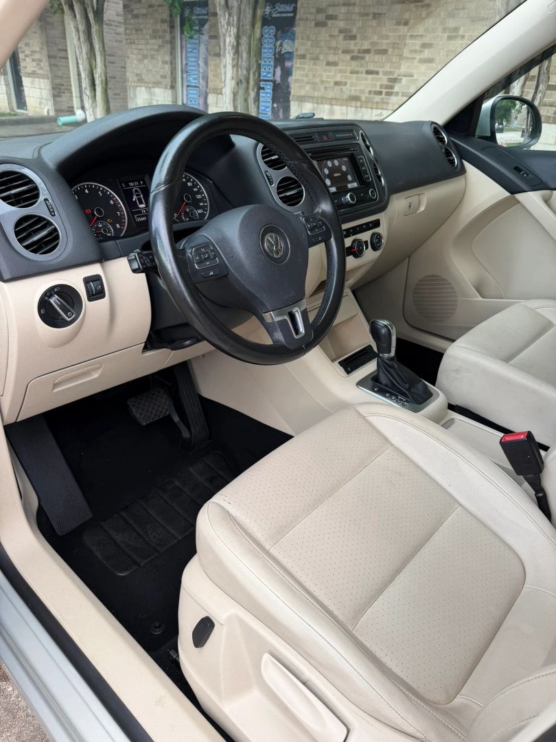 Photo 19 of 2013 Volkswagen Tiguan for sale in Katy, TX