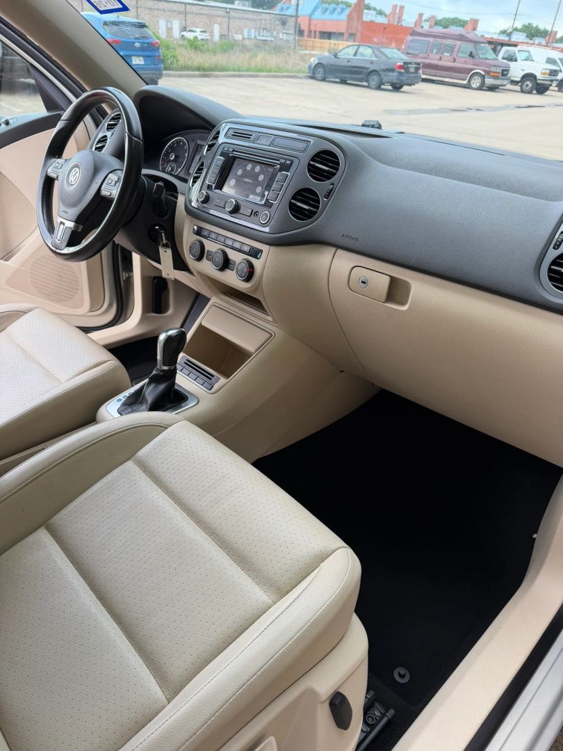 Photo 21 of 2013 Volkswagen Tiguan for sale in Katy, TX