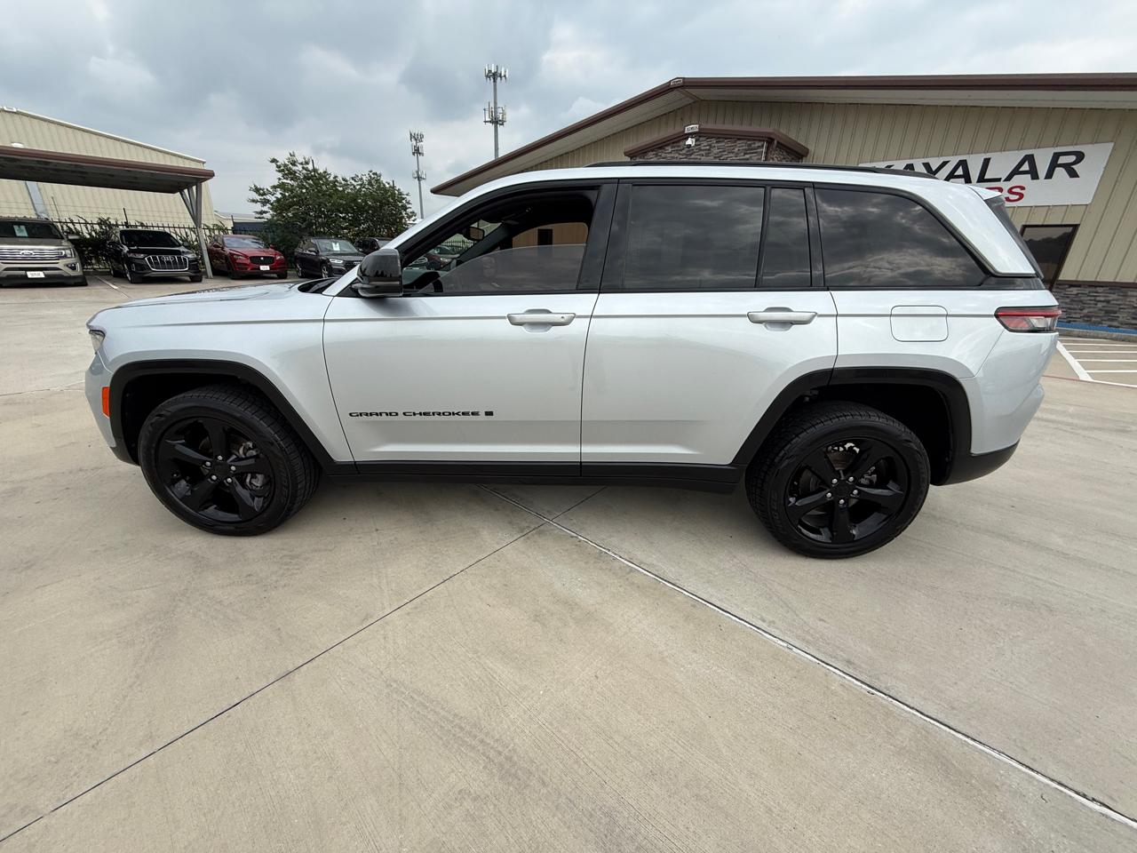 Photo 5 of 2022 Jeep Grand Cherokee Laredo for sale in Houston, TX