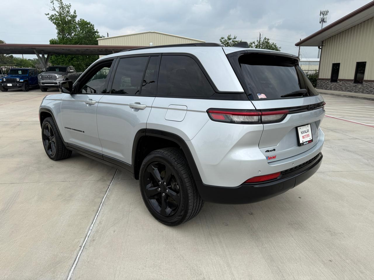 Photo 7 of 2022 Jeep Grand Cherokee Laredo for sale in Houston, TX