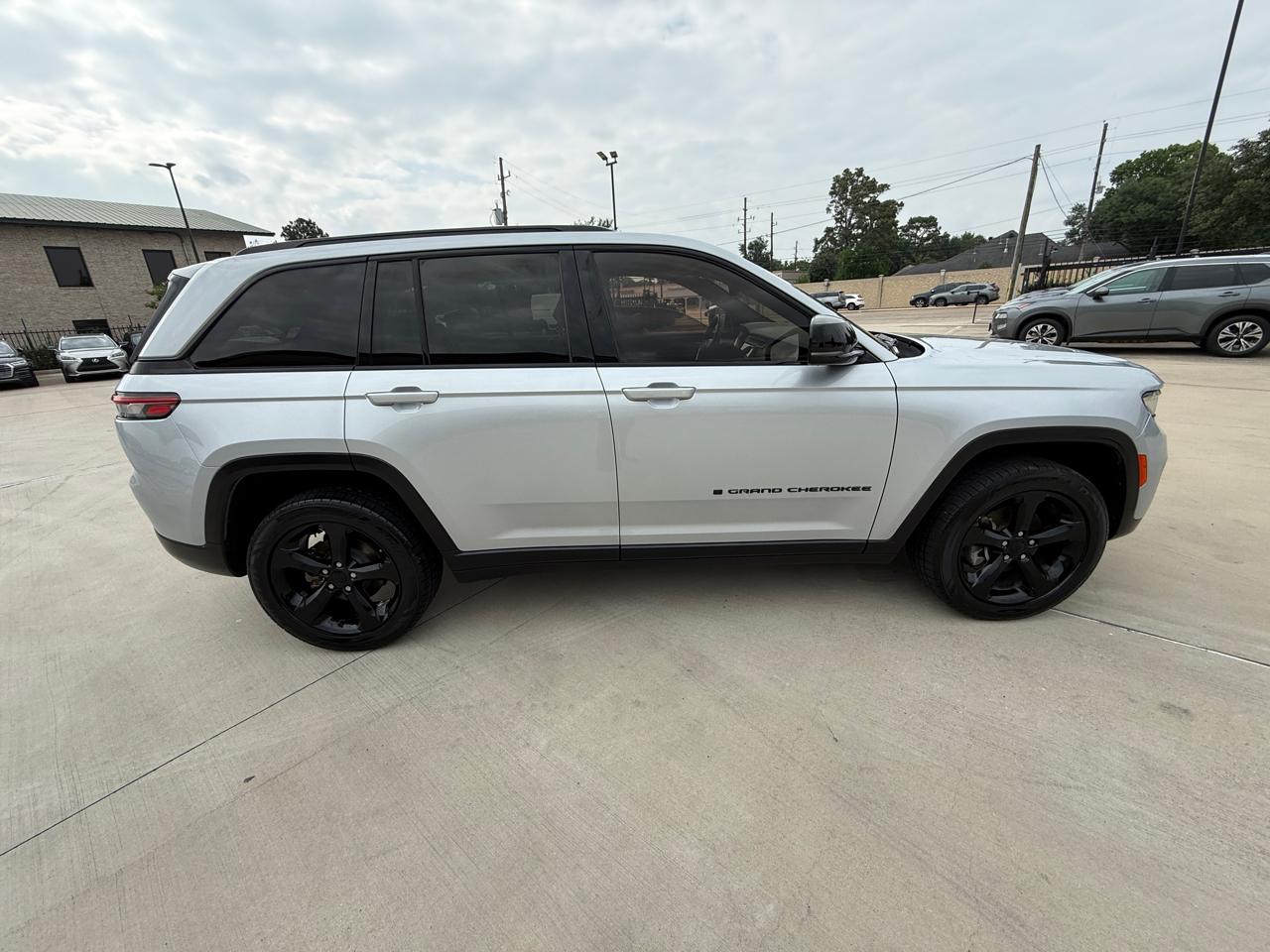 Photo 13 of 2022 Jeep Grand Cherokee Laredo for sale in Houston, TX