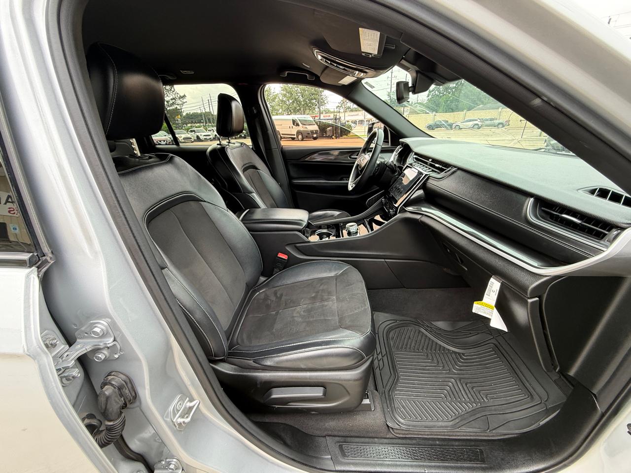 Photo 27 of 2022 Jeep Grand Cherokee Laredo for sale in Houston, TX
