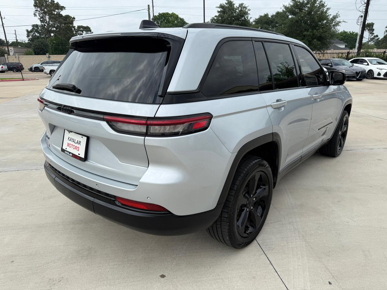 Photo 12 of 2022 Jeep Grand Cherokee Laredo for sale in Houston, TX