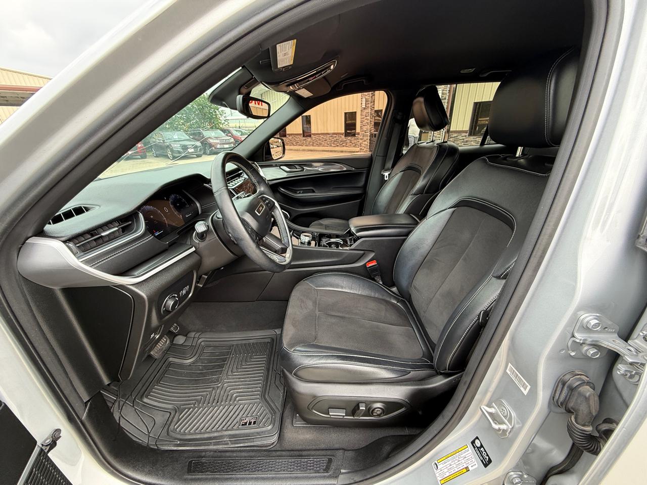Photo 16 of 2022 Jeep Grand Cherokee Laredo for sale in Houston, TX