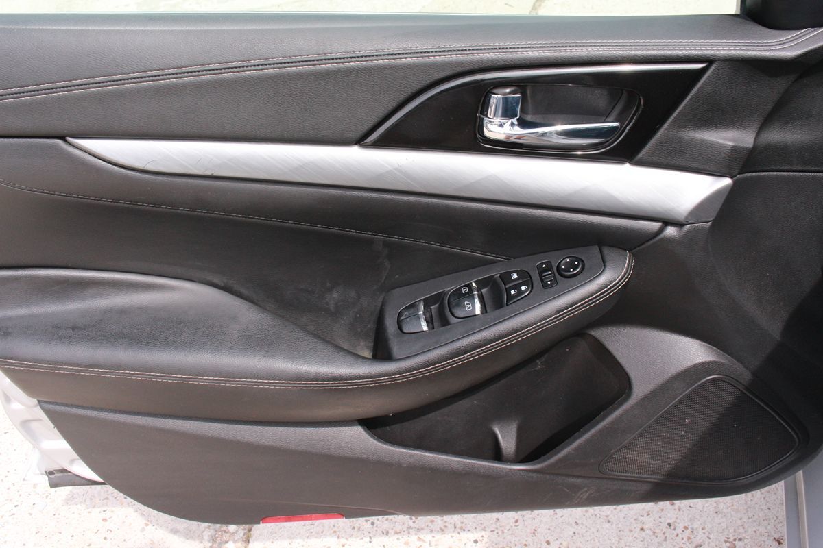 Photo 14 of 2017 Nissan Maxima Brilliant Silver for sale in Cypress, TX