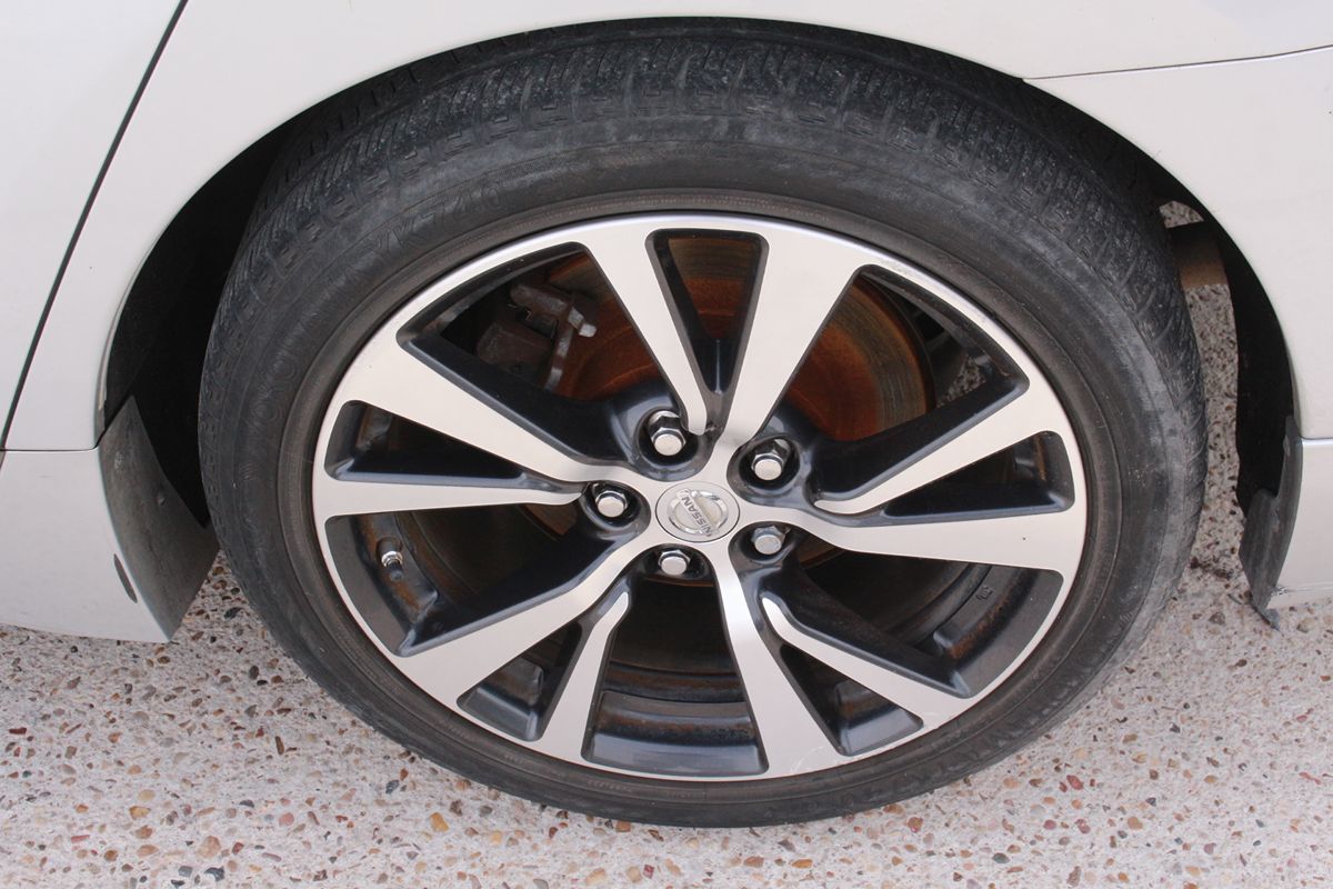 Photo 80 of 2017 Nissan Maxima Brilliant Silver for sale in Cypress, TX