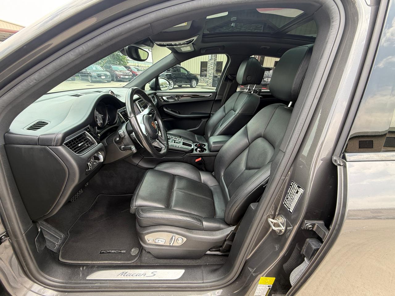 Photo 17 of 2018 Porsche Macan Type for sale in Houston, TX