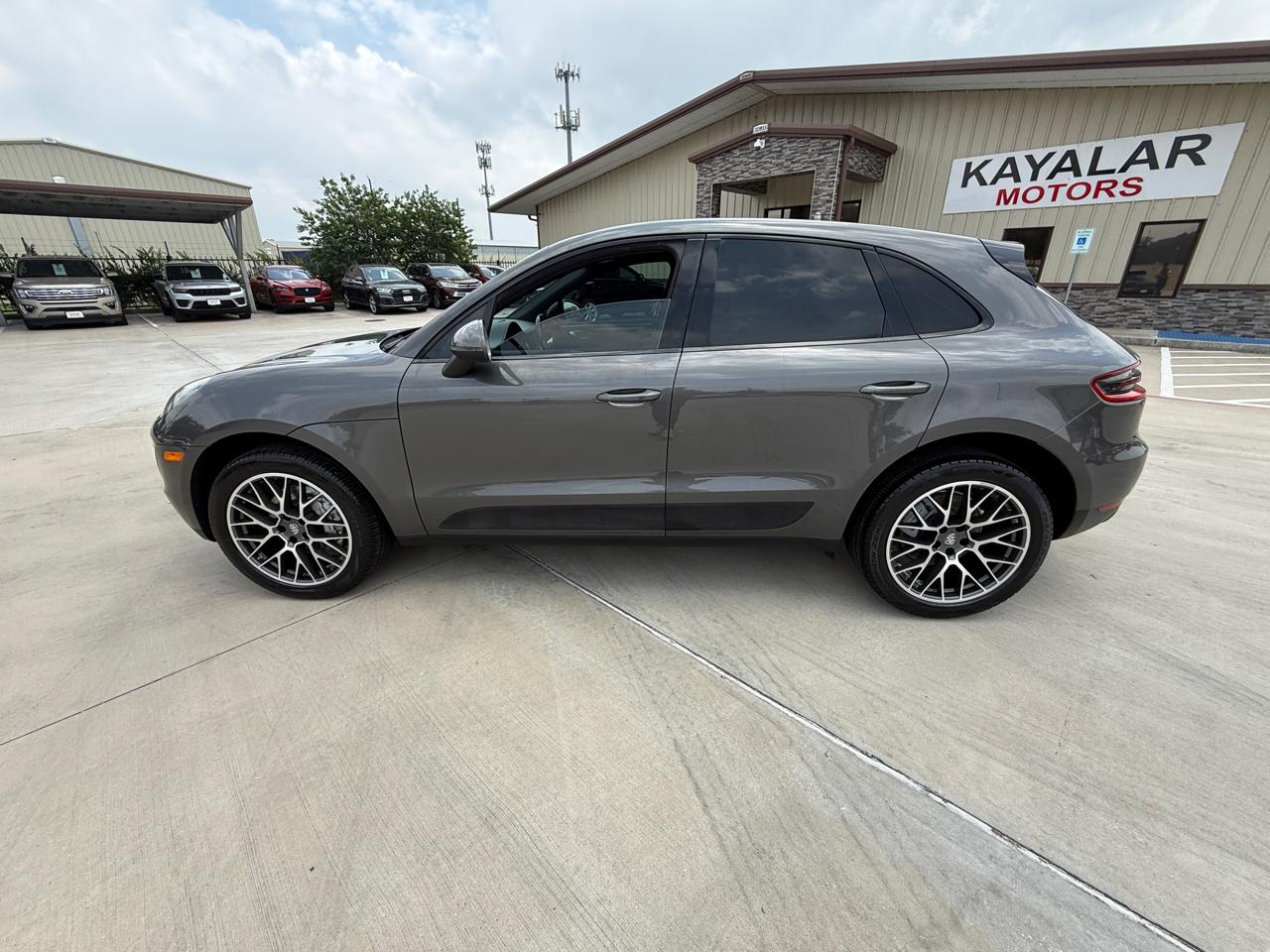 Photo 6 of 2018 Porsche Macan Type for sale in Houston, TX