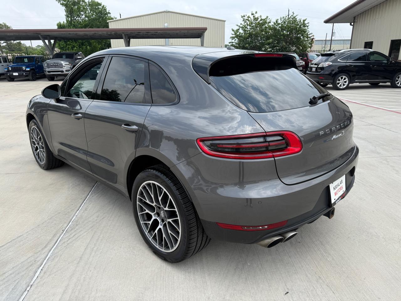 Photo 8 of 2018 Porsche Macan Type for sale in Houston, TX