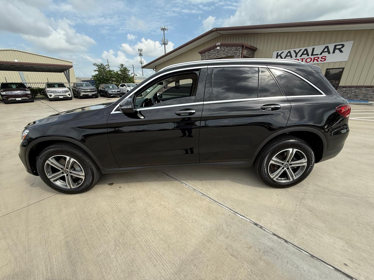 Photo 5 of 2020 Mercedes-Benz Glc-Class Glc300 for sale in Houston, TX