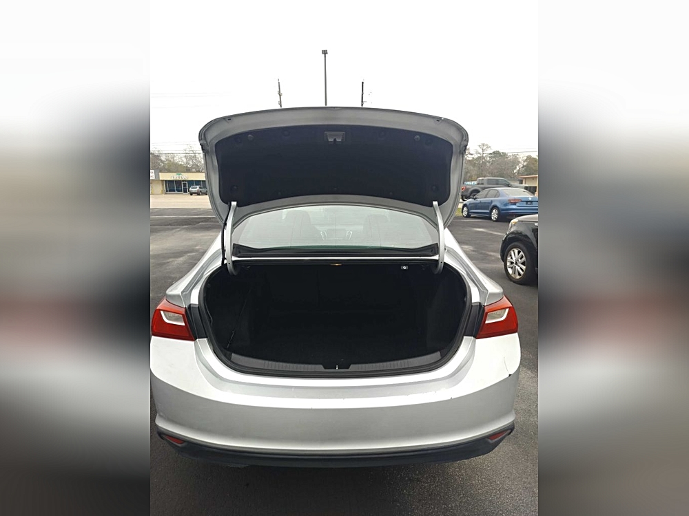 Photo 9 of 2018 Chevrolet Malibu LT for sale in Cypress, TX