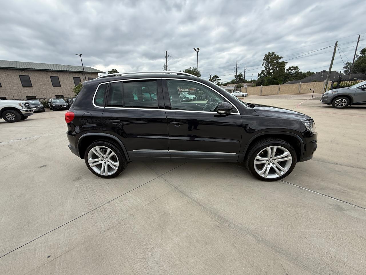 Photo 14 of 2016 Volkswagen Tiguan S, for sale in Houston, TX