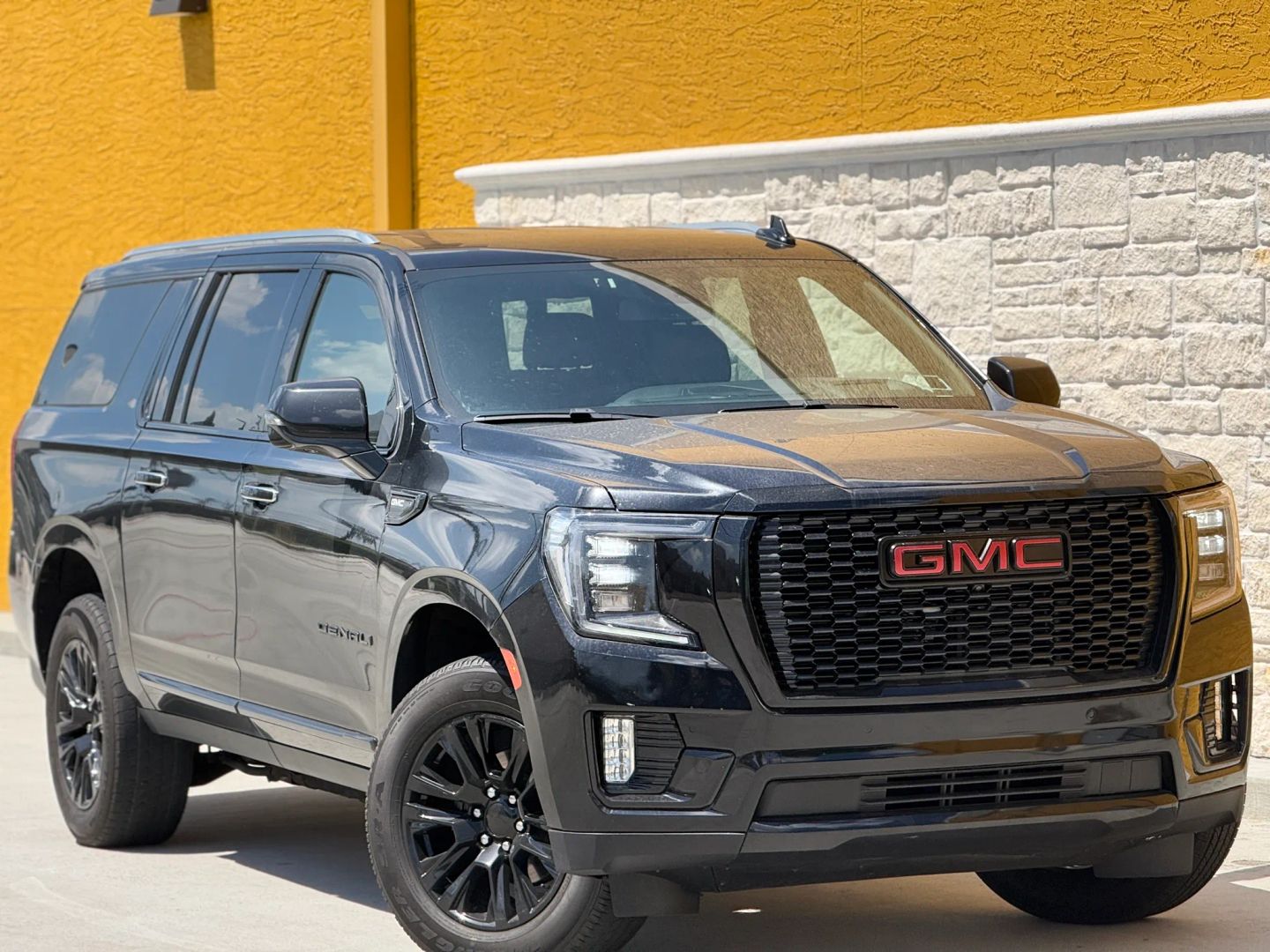 Photo 4 of 2023 GMC Yukon Xl Denali for sale in Houston, TX