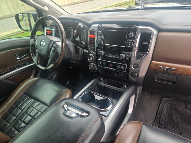 Photo 5 of 2019 Nissan Titan for sale in Houston, TX