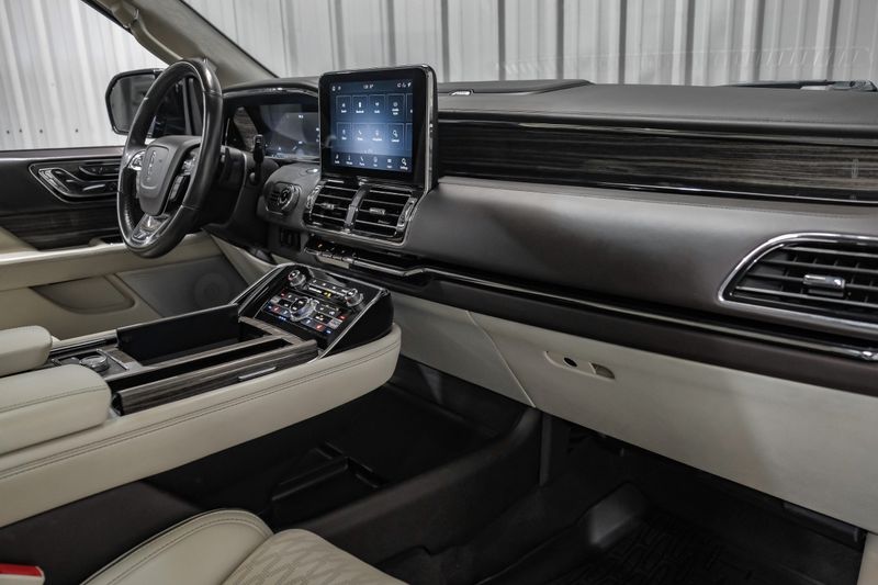 Photo 24 of 2020 Lincoln Navigator Bl for sale in Katy, TX