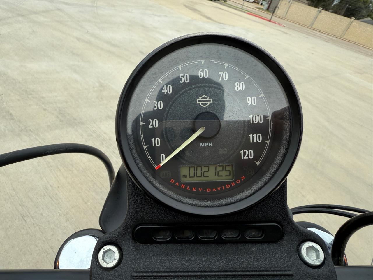 Photo 17 of 2022 Harley-Davidson Iron 883 for sale in Houston, TX