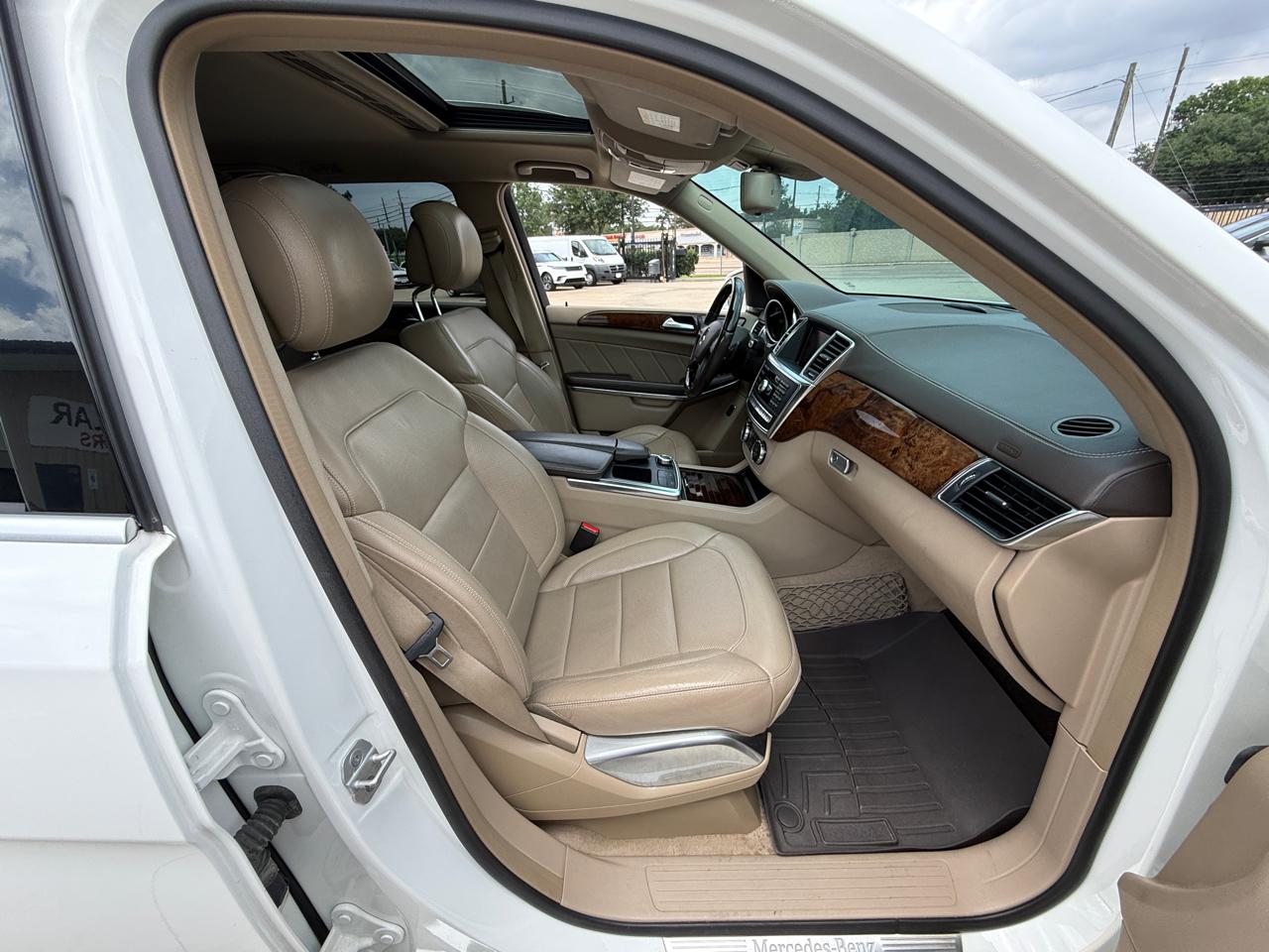 Photo 16 of 2016 Mercedes-Benz Gl-Class Gl550 4MATIC for sale in Houston, TX