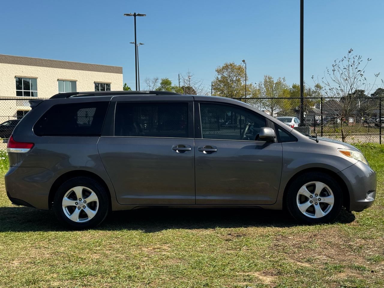 Photo 7 of 2013 Toyota Sienna Wagon for sale in Katy, TX