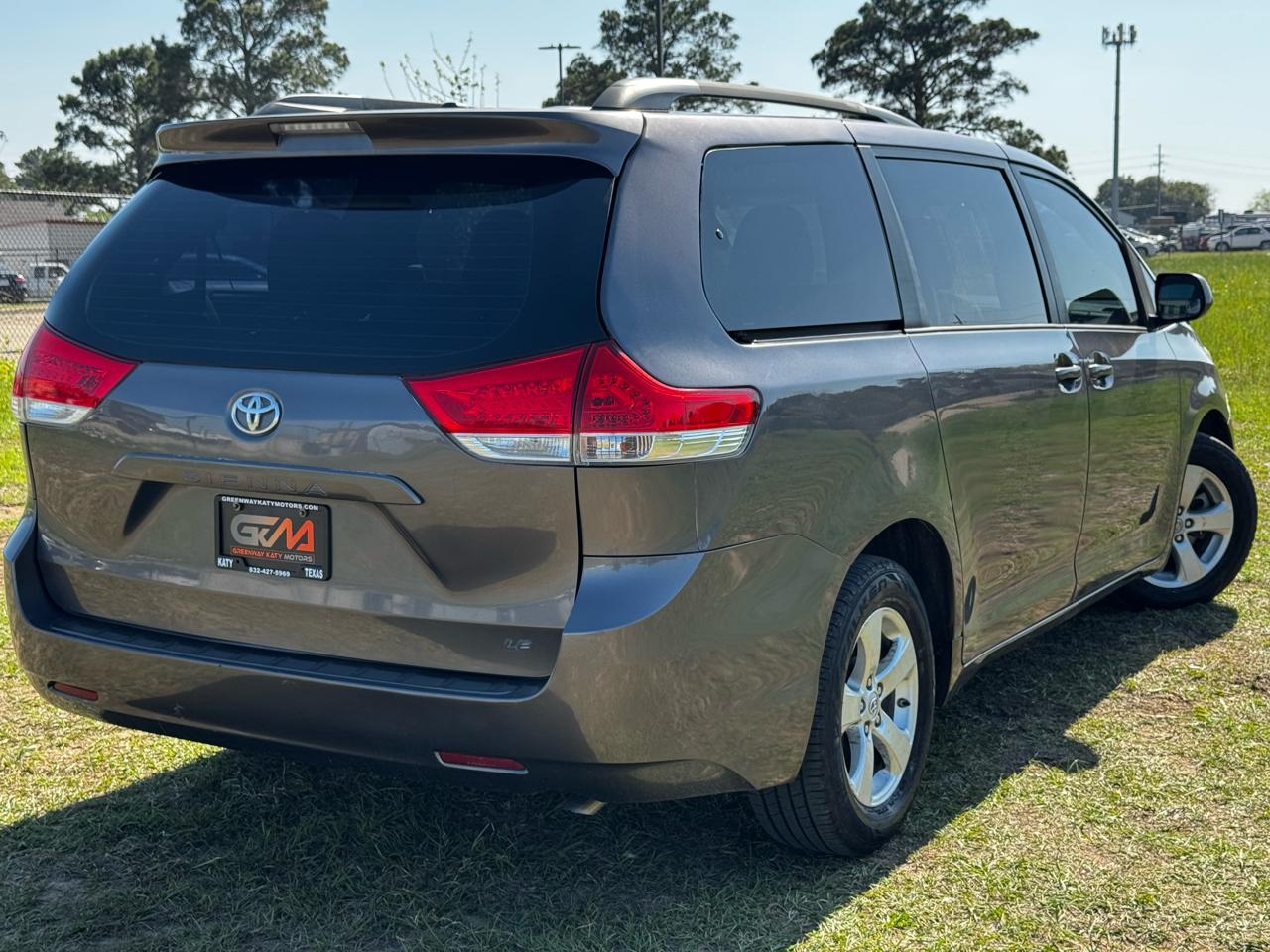 Photo 9 of 2013 Toyota Sienna Wagon for sale in Katy, TX