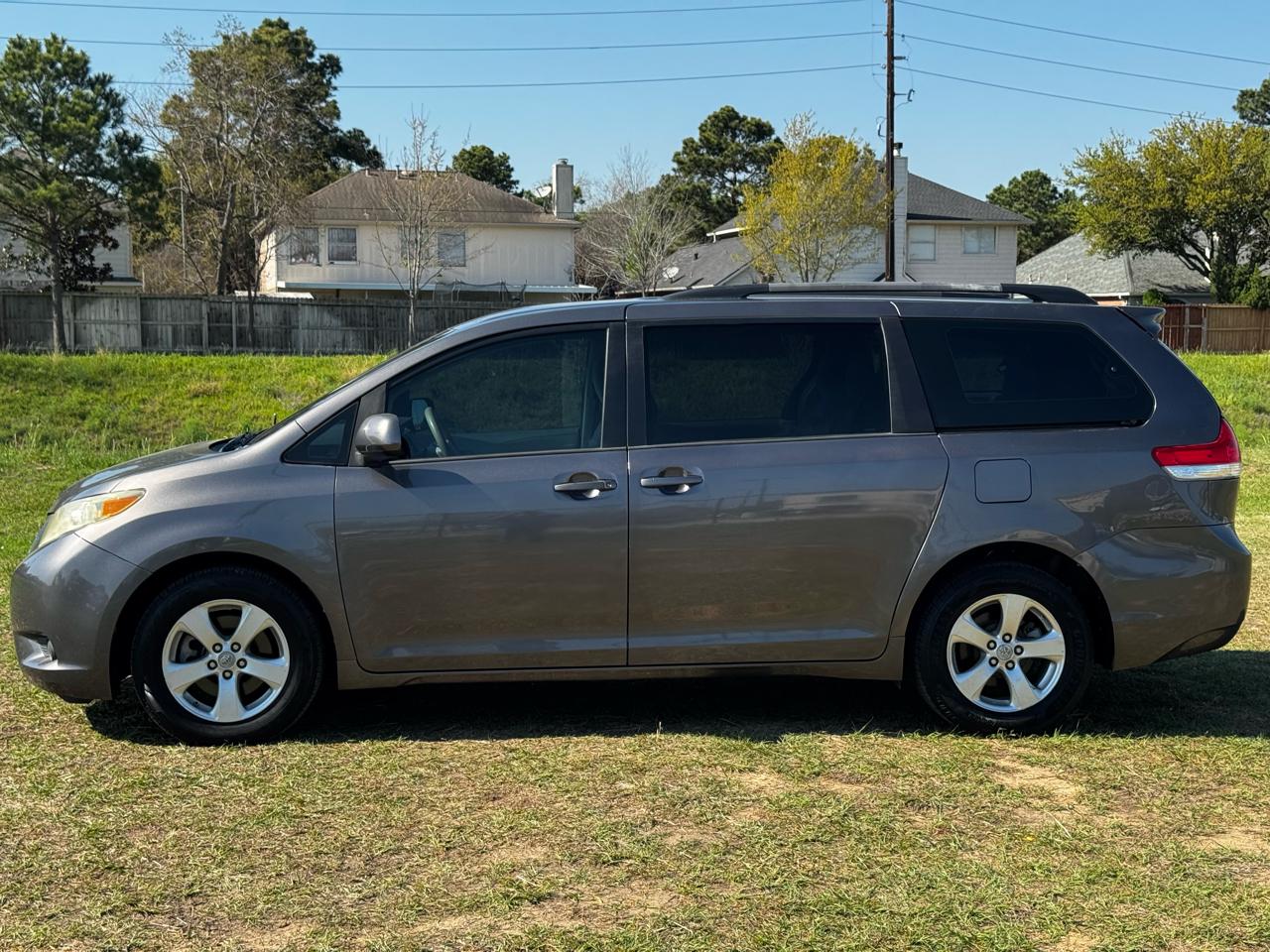Photo 13 of 2013 Toyota Sienna Wagon for sale in Katy, TX