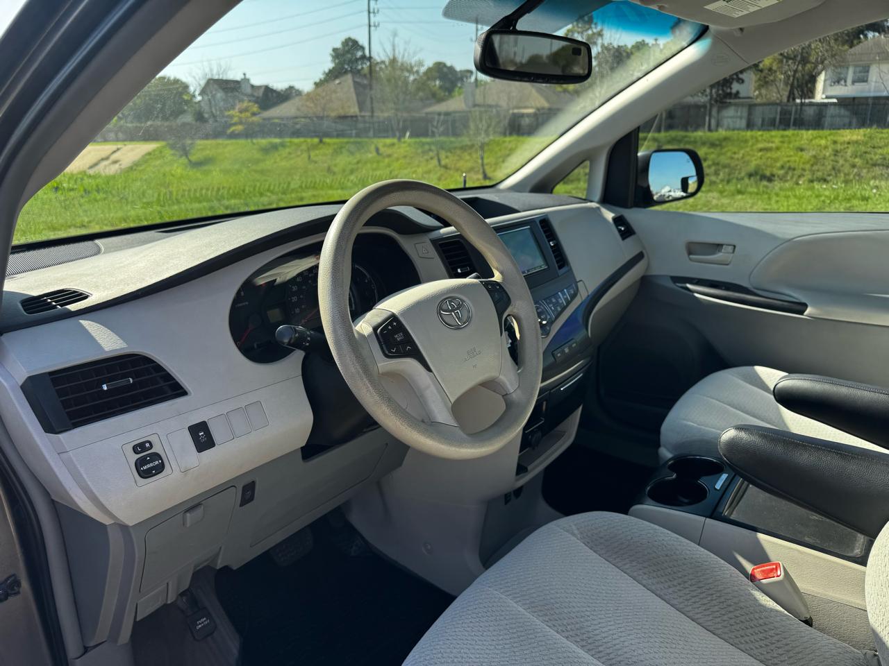 Photo 29 of 2013 Toyota Sienna Wagon for sale in Katy, TX