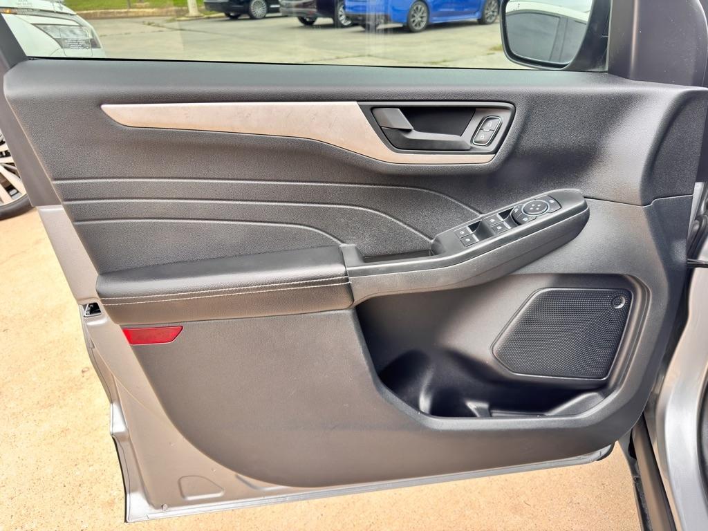 Photo 26 of 2022 Ford Escape SE for sale in Spring, TX