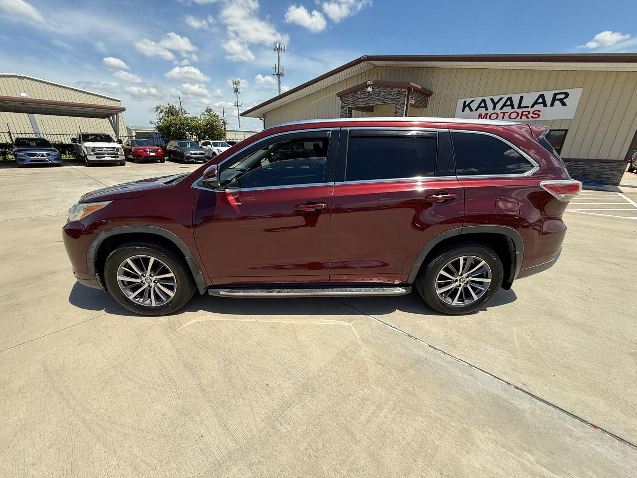 Photo 5 of 2017 Toyota Highlander Wagon for sale in Houston, TX