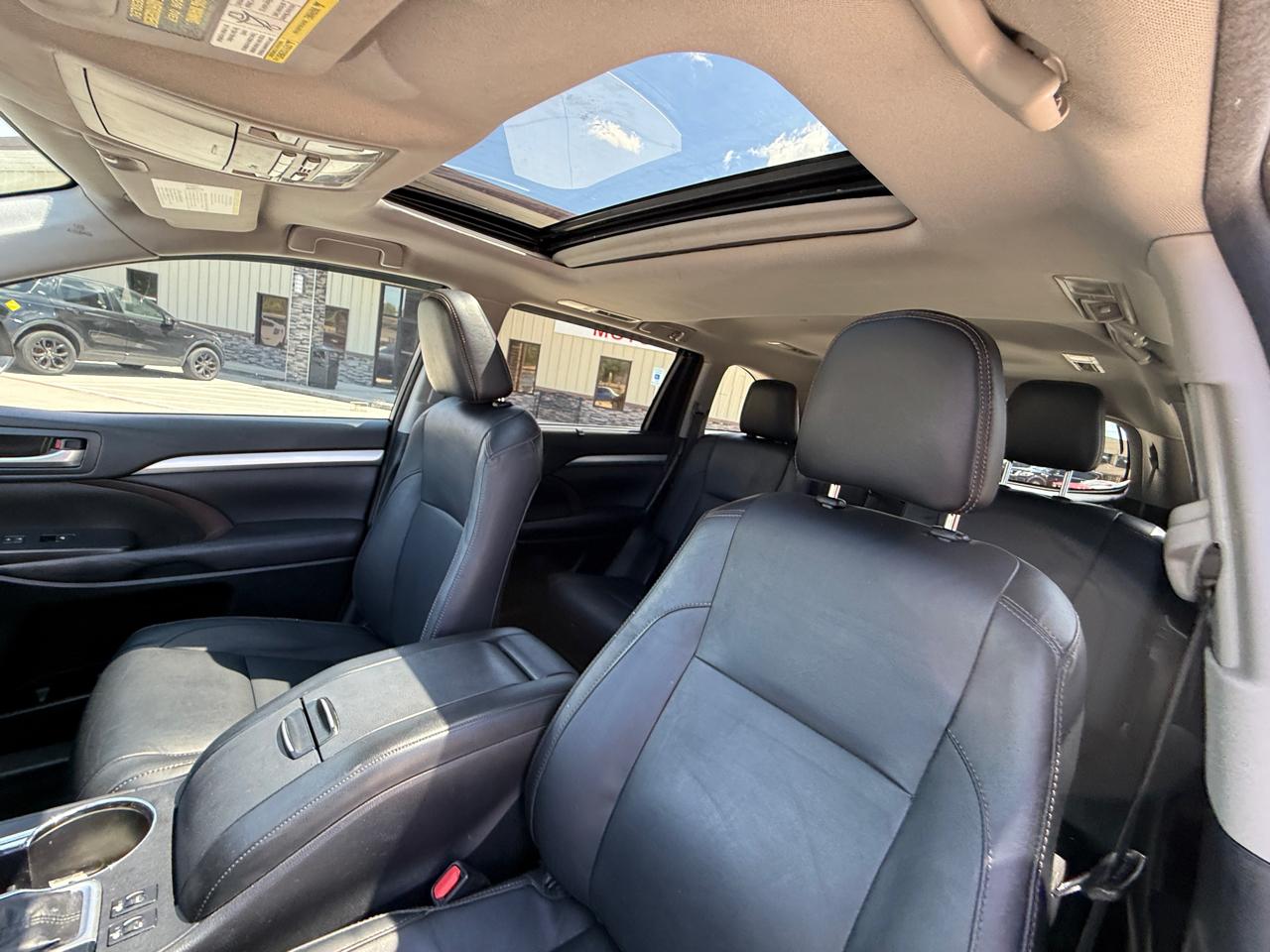 Photo 17 of 2017 Toyota Highlander Wagon for sale in Houston, TX