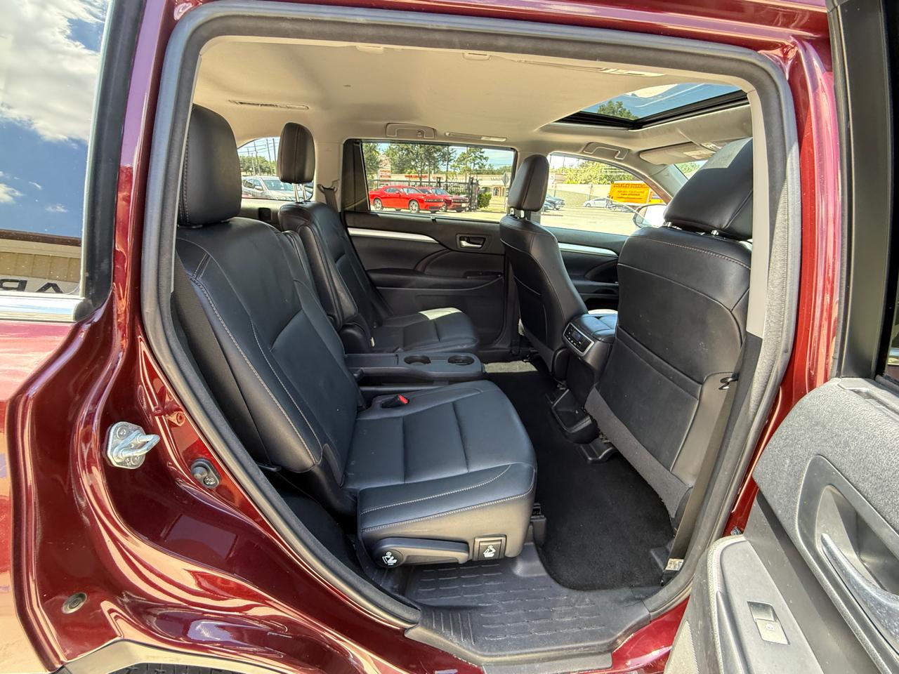 Photo 26 of 2017 Toyota Highlander Wagon for sale in Houston, TX