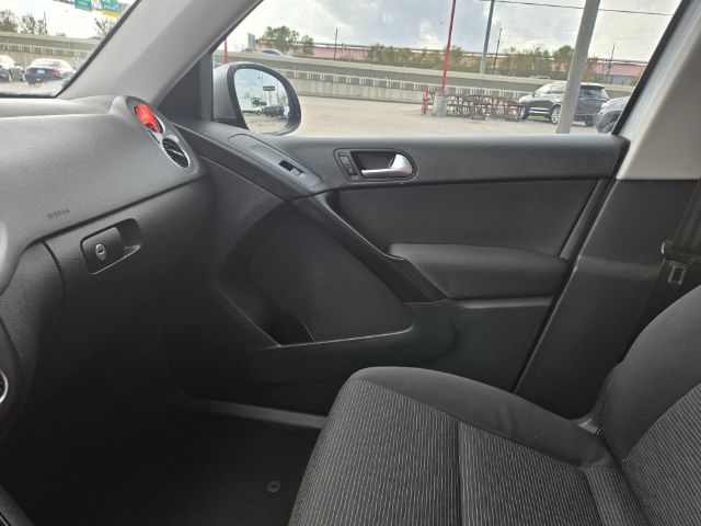 Photo 7 of 2015 Volkswagen Tiguan for sale in Houston, TX