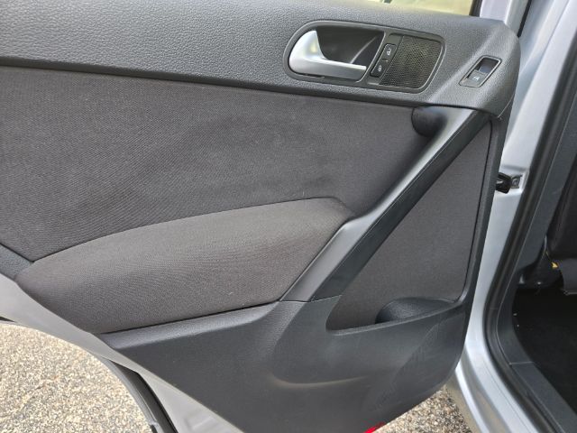 Photo 11 of 2015 Volkswagen Tiguan for sale in Houston, TX