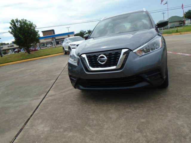 Photo 2 of 2018 Nissan Kicks for sale in Houston, TX