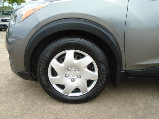 Photo 9 of 2018 Nissan Kicks for sale in Houston, TX