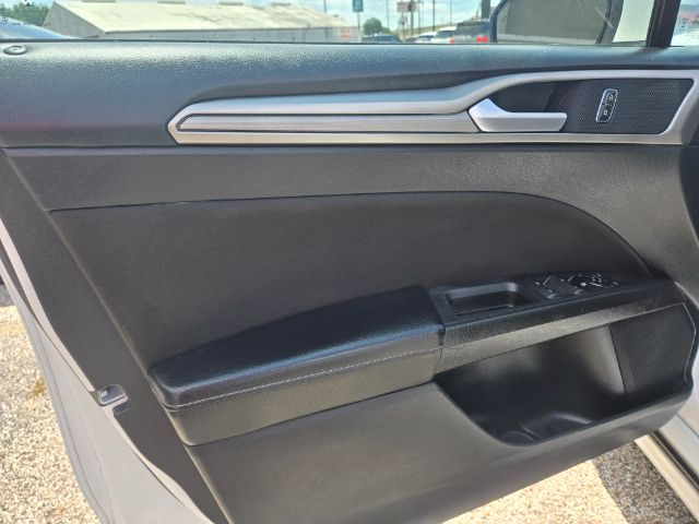 Photo 9 of 2019 Ford Fusion SE for sale in Houston, TX