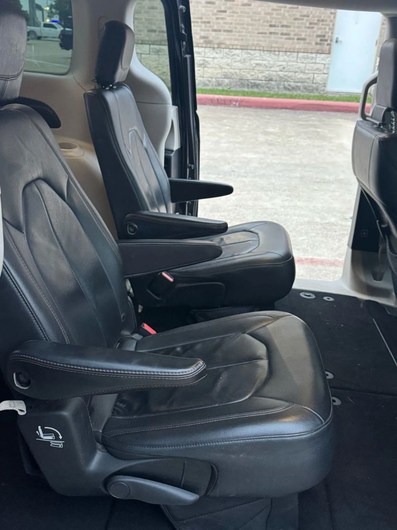 Photo 22 of 2017 Chrysler Pacifica Touring for sale in Katy, TX