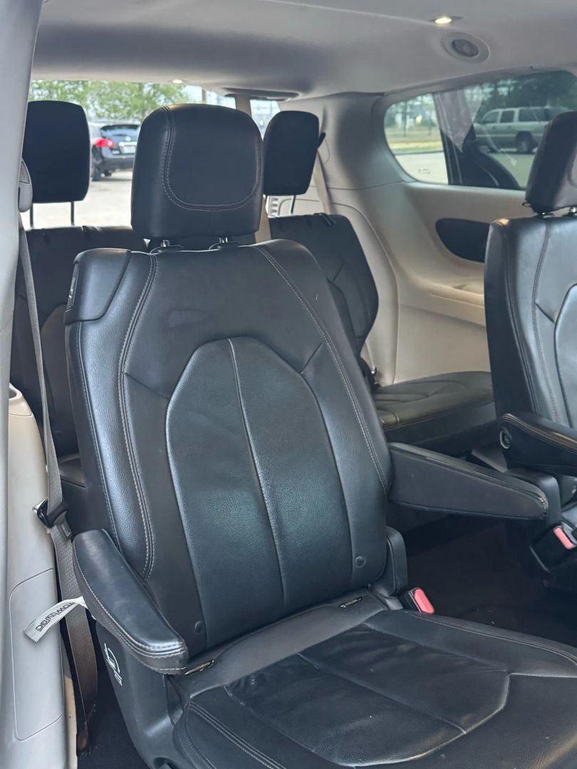 Photo 24 of 2017 Chrysler Pacifica Touring for sale in Katy, TX